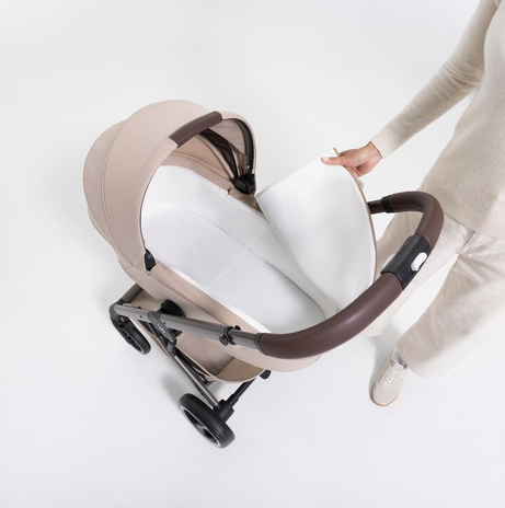 Cybex Balios S LUX 2026 - Priestranná vanička s mäkkým penovým matracom