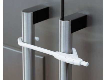 1667 uzaver na uchytky dvierok 1ks