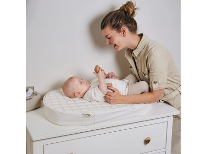 Bebe-Jou Vyhrievaná prešívaná prebaľovacia podložka Quilted Squares štvorce