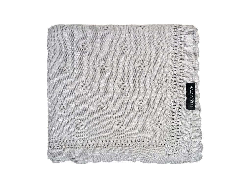 E-shop Lullalove Ažúrková deka 80x100cm DAISY farba:šedá