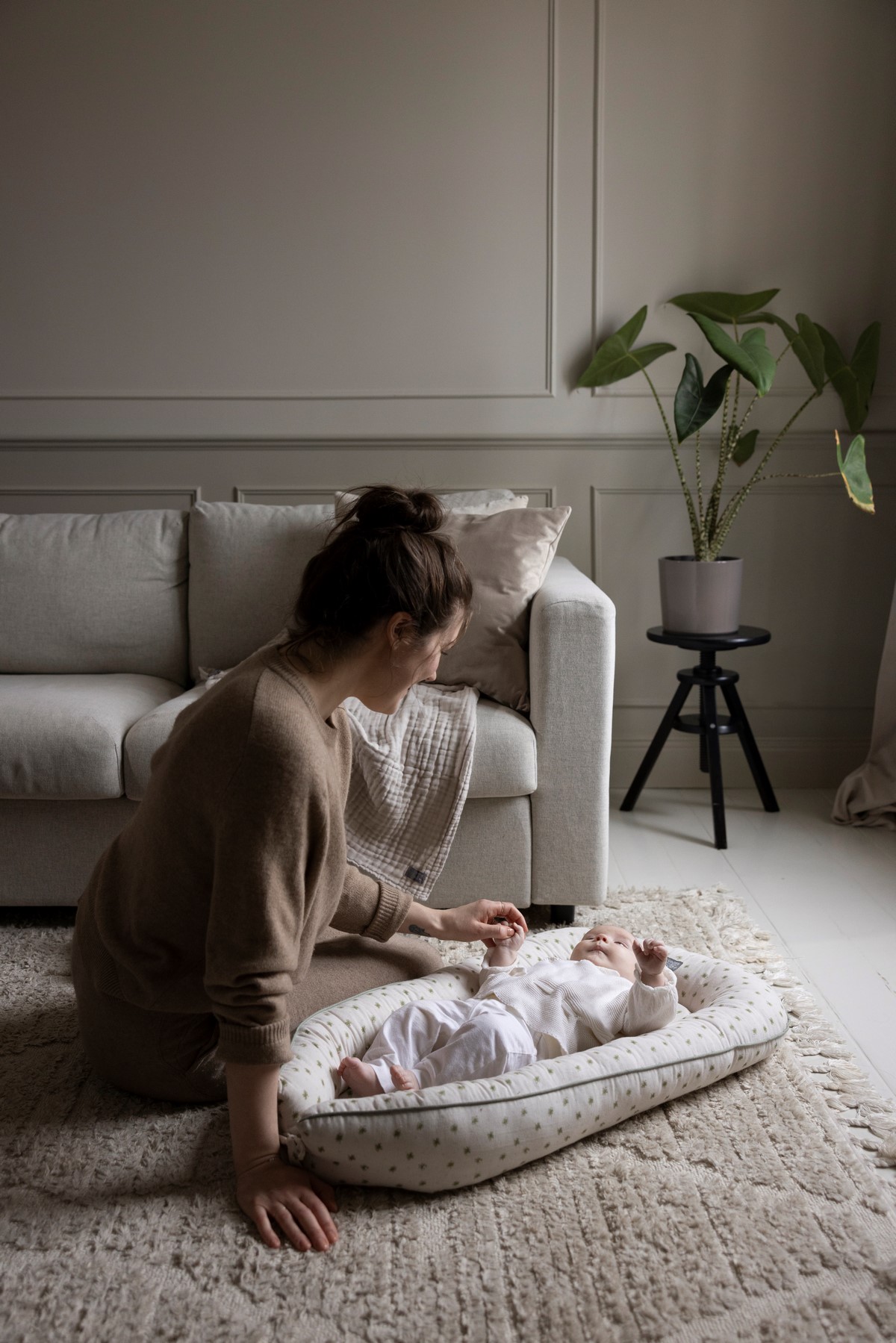 E-shop VINTER & BLOOM Meadow Dojčiaci vankúš Soft Sand