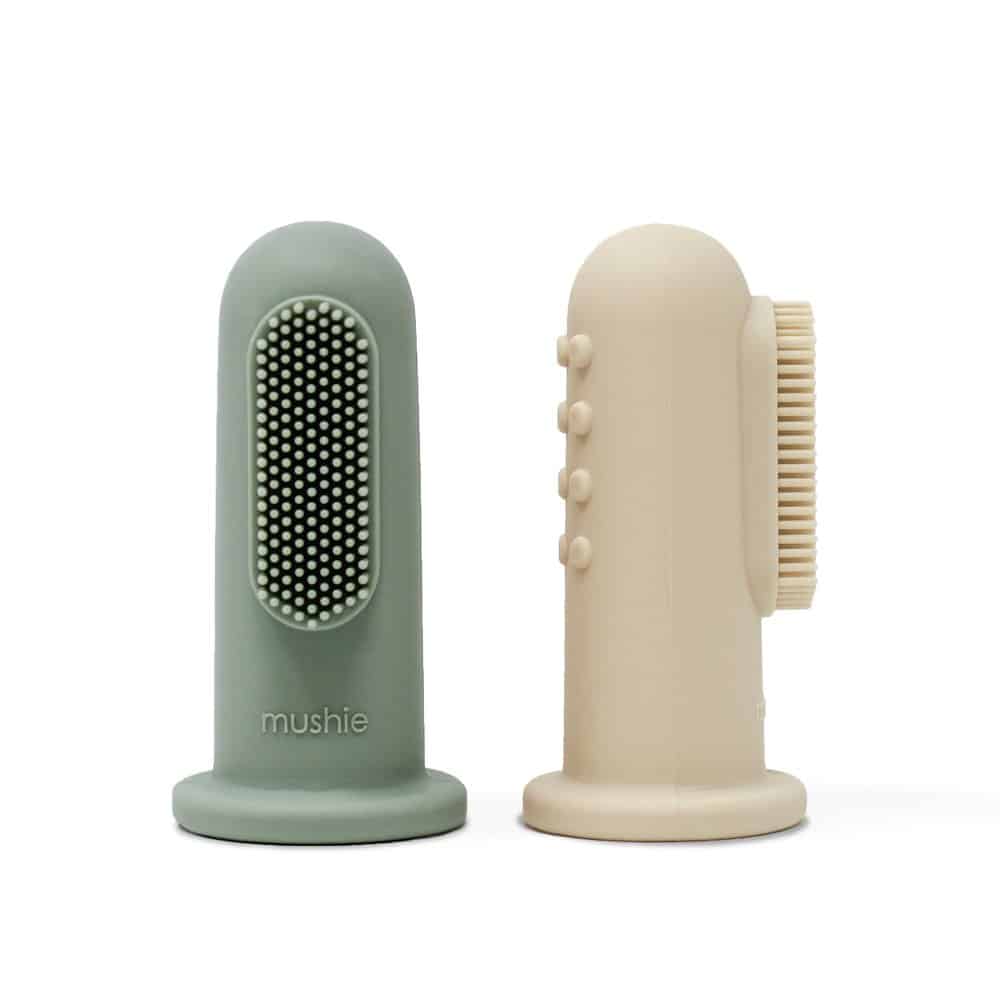 E-shop SILIKÓNOVÉ ZUBNÉ KEFKY NA PRST MUSHIE - CAMBRIDGE BLUE/ SHIFTING SAND