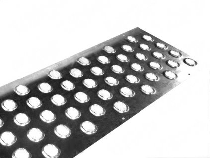 Plech pojezdový 1000x600x3mm, s prolisy, pozinkovaný plech, materiál DX51D+Z275MAC