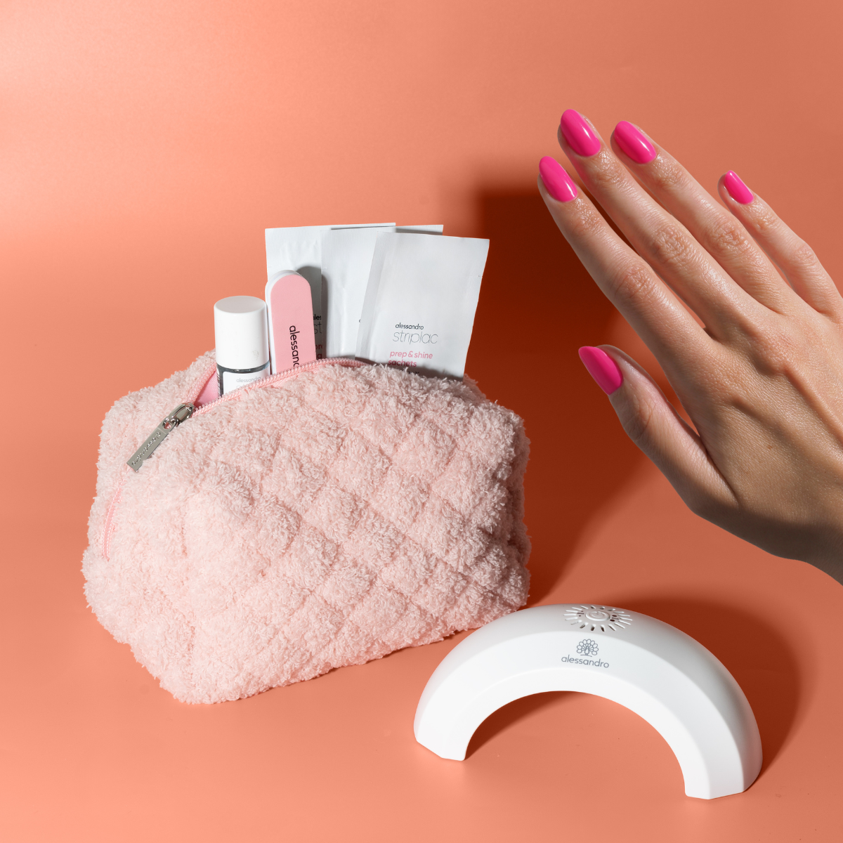 Letní striplac novinky – aneb jak mít krásné nehty na dovolené