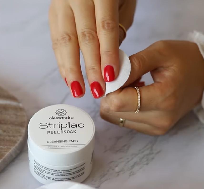 Co je to výpotek - lepkavá vrstva na povrchu Striplacu.