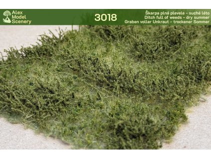 Škarpa plná plevele - suché léto