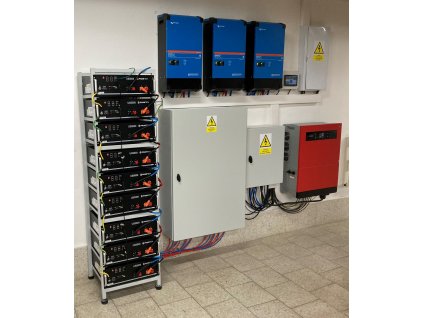 FVE s akumulací do baterií o výkonu 50 kWp s akumulátory 45 kWh