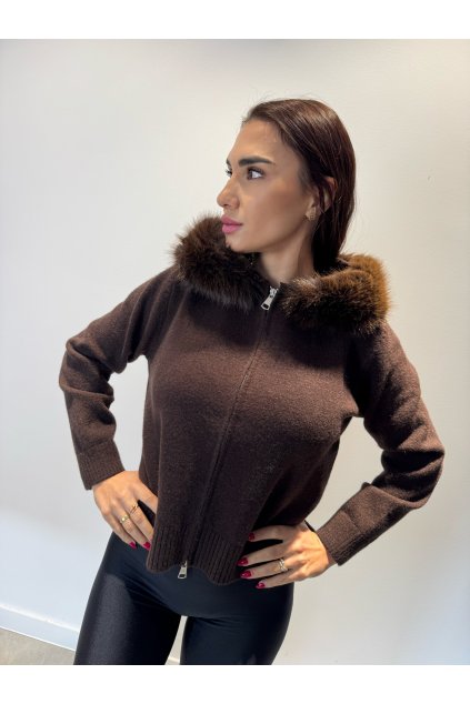 HNEDY SVETER S KOŽUŠINOU
