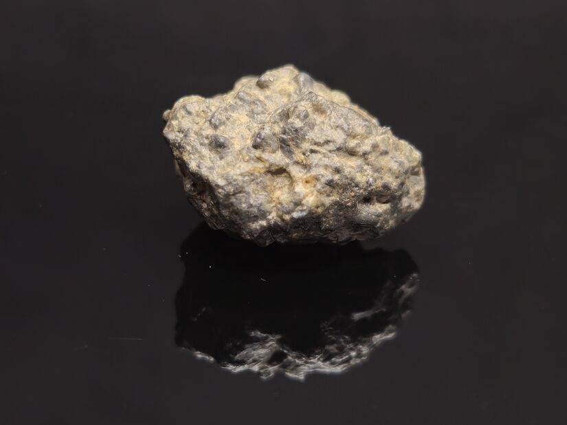 Lunar meteorite NWA 15604