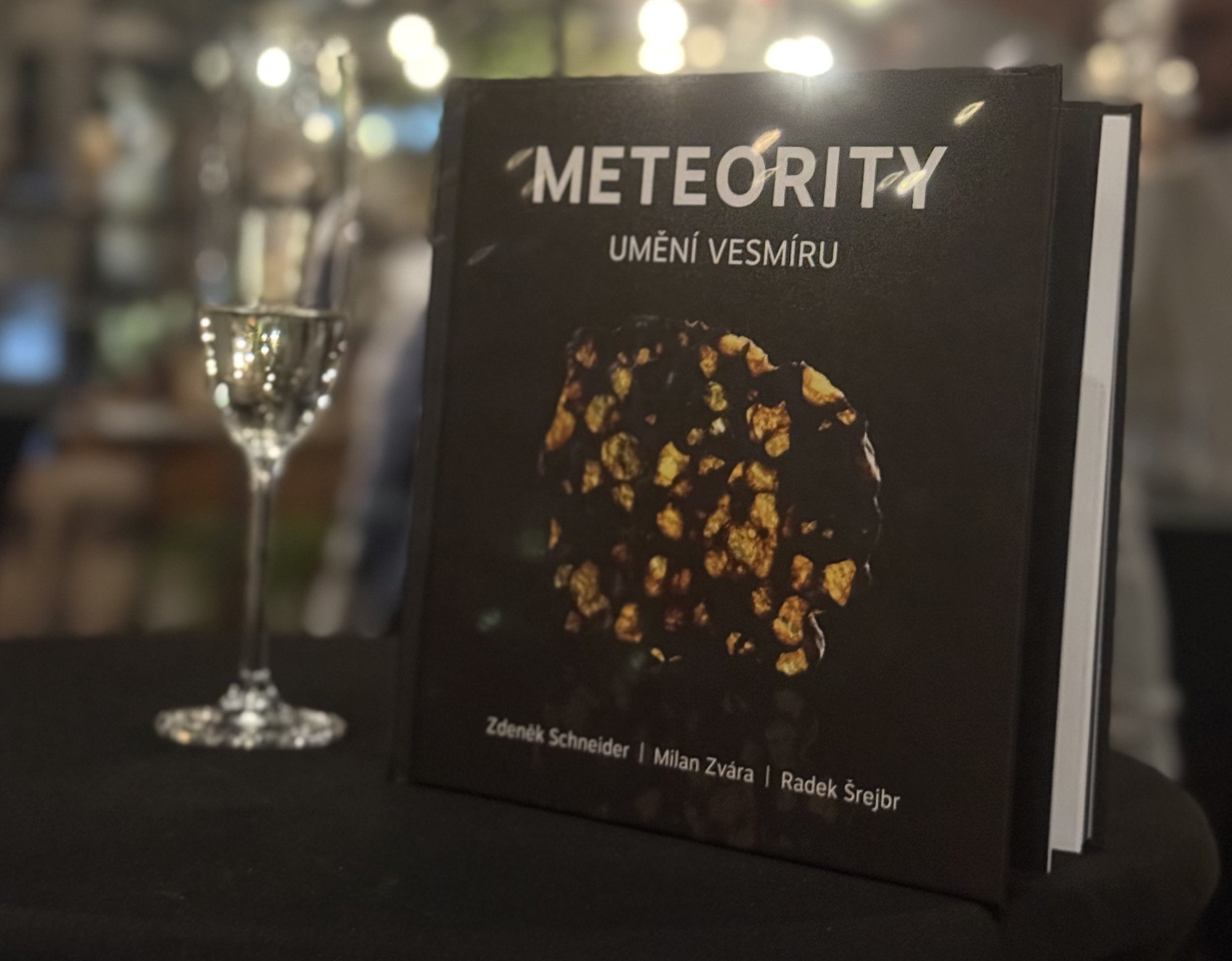 Nová kniha, která otevírá svět meteoritů