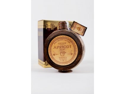 84342 ijevan apricot brandy 10y 0 75l 40 dreveny soudek