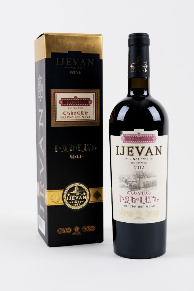 Ijevan Selected 0,75l suché červené víno (karton)