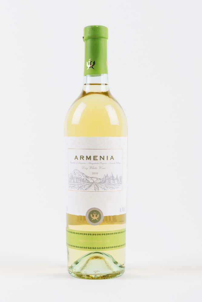 Armenia Dry 0,75l bílé suché víno (holá láhev)