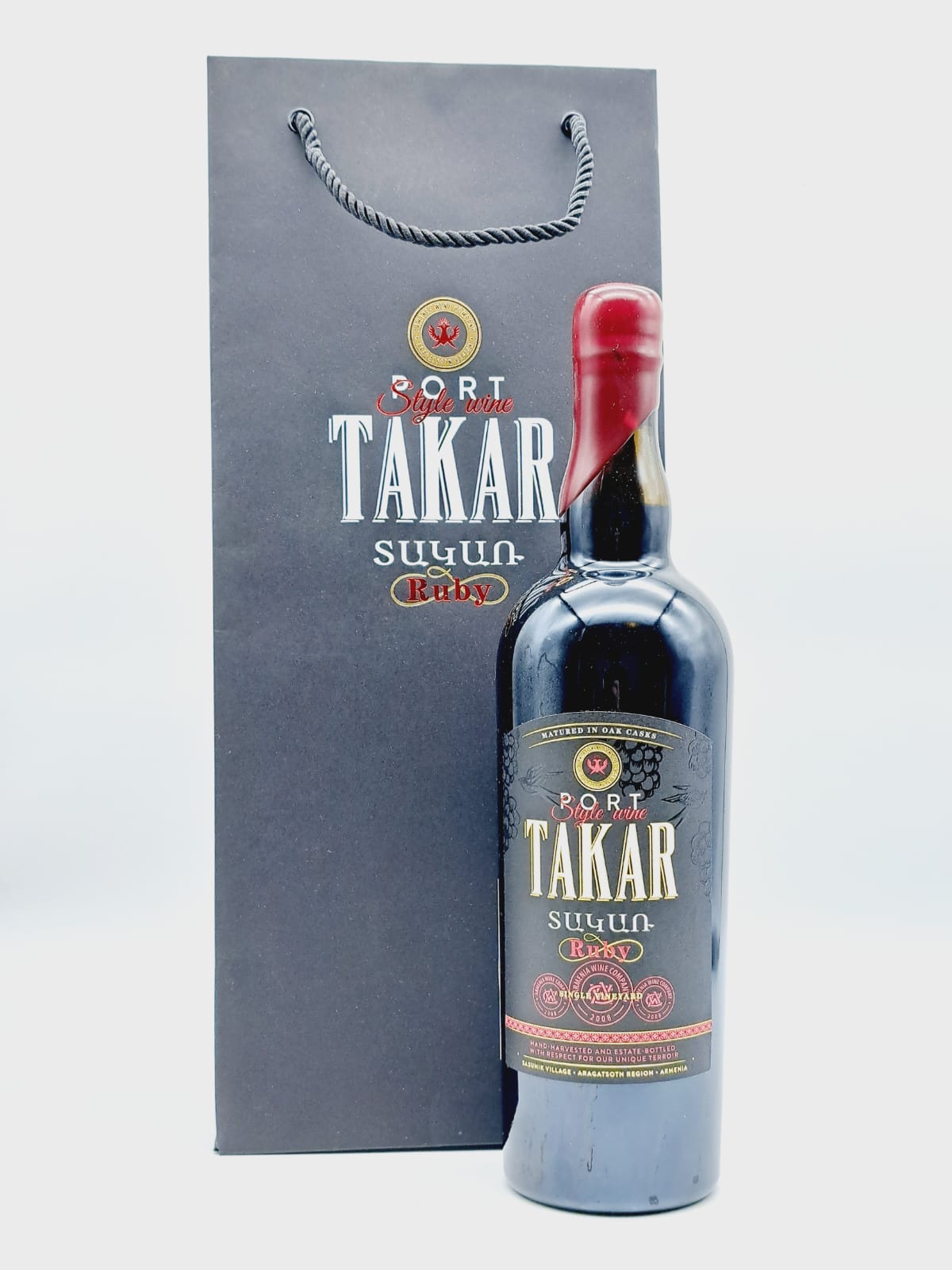 Armenia Takar Ruby 0,75l 17,5% (holá láhev)