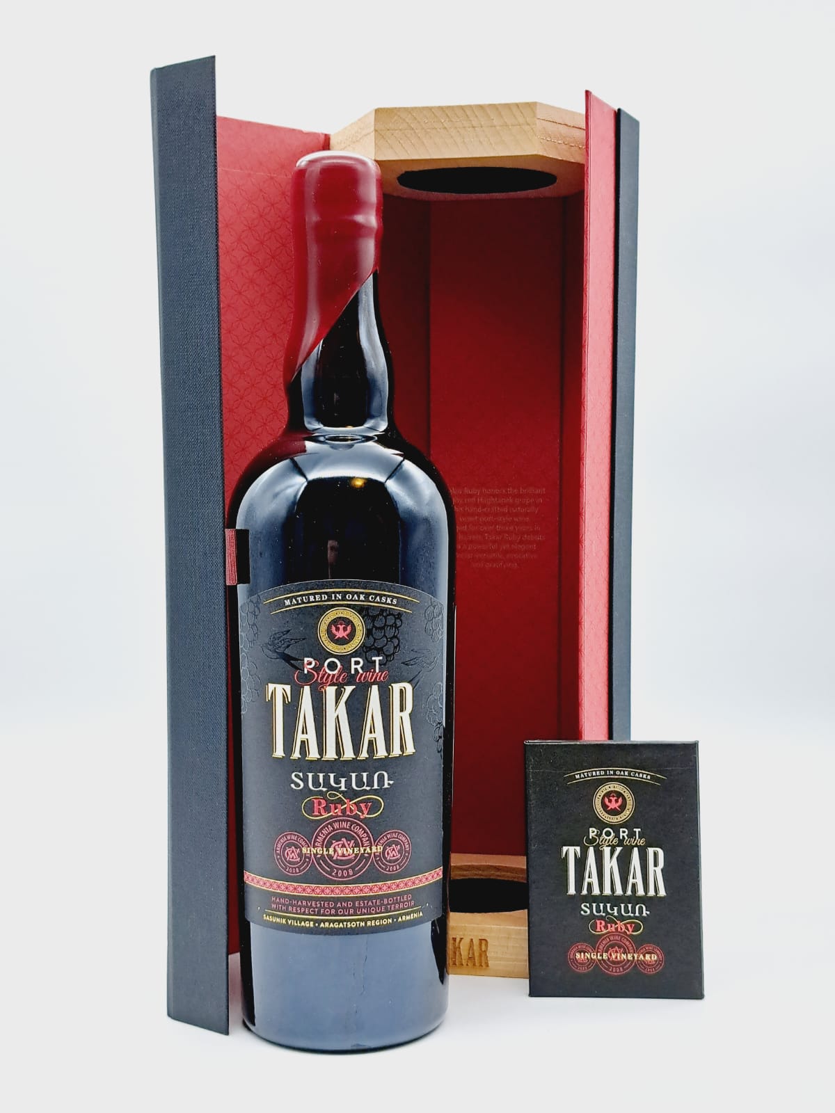 Armenia Takar Ruby 0,75l 17,5% (dárkové balení dřevěný box)