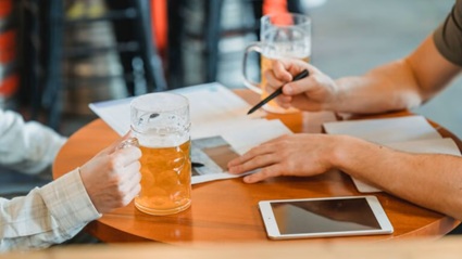 Alkohol na pracovisku - Výnimka, či bežný jav?