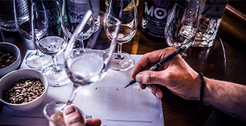 Jak správně degustovat prémiový alkohol