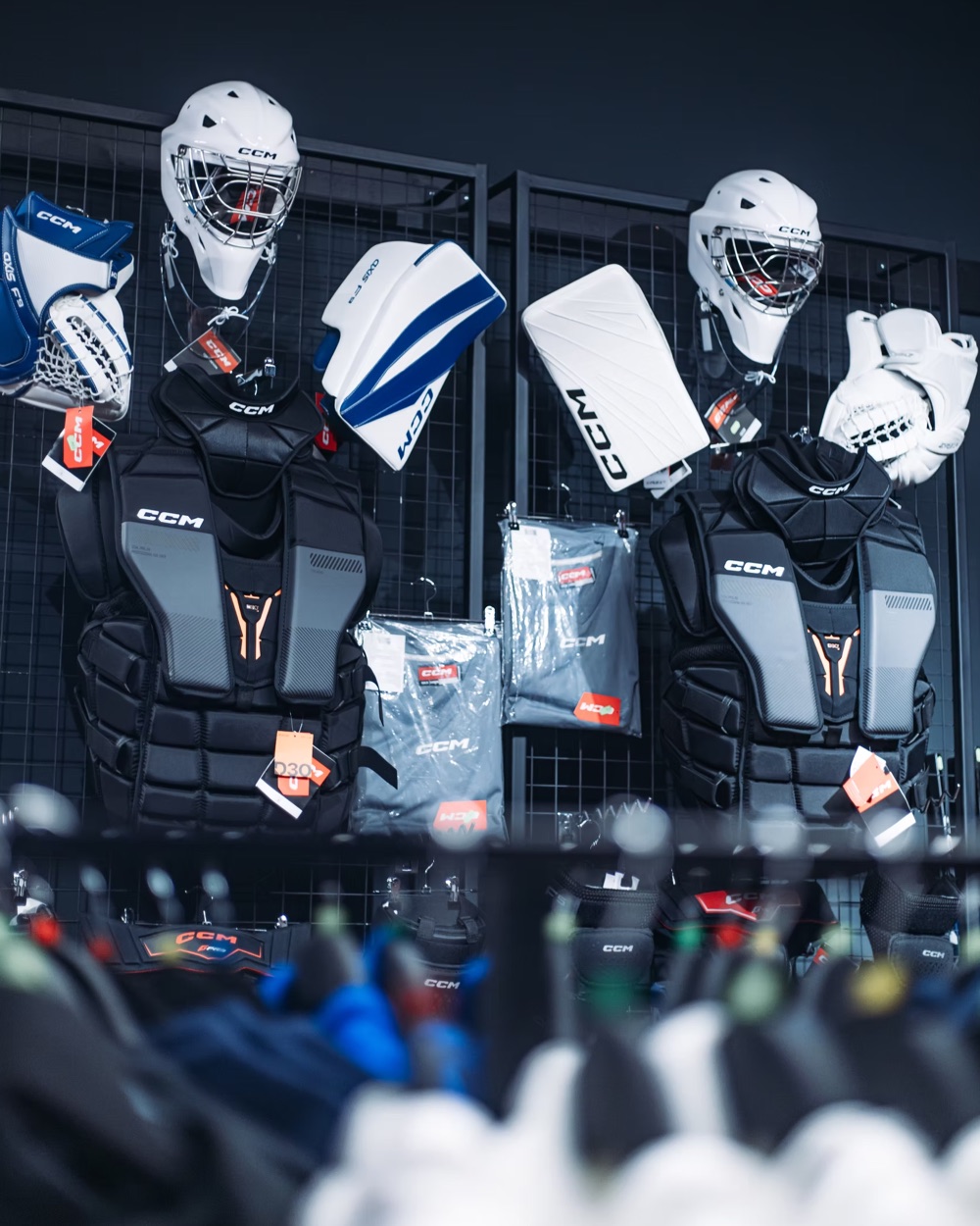 Výběr hokejek v prodejně ALL4HOCKEY