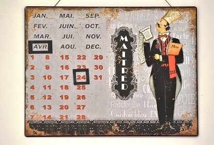 Nástěnný kovový kalendář Maitred
