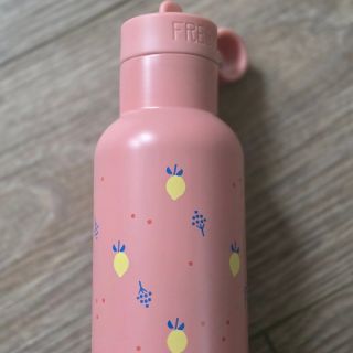 🌿 Termo láhev Fresk – stylová, praktická a vždy připravená s vámi! 💧✨ Ať už vyrážíte do práce, na výlet nebo posíláte děti...