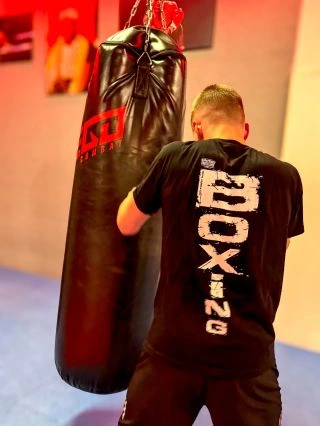 DOBERMANS AGGRESSIVE - GO FIGHT WIN 🥊 ✅ VÝRAZNÝ NÁPIS GO FIGHT WIN NA ZÁDECH PRO MAXIMÁLNÍ IMPACT ✅ KVALITNÍ A POHODLNÁ...