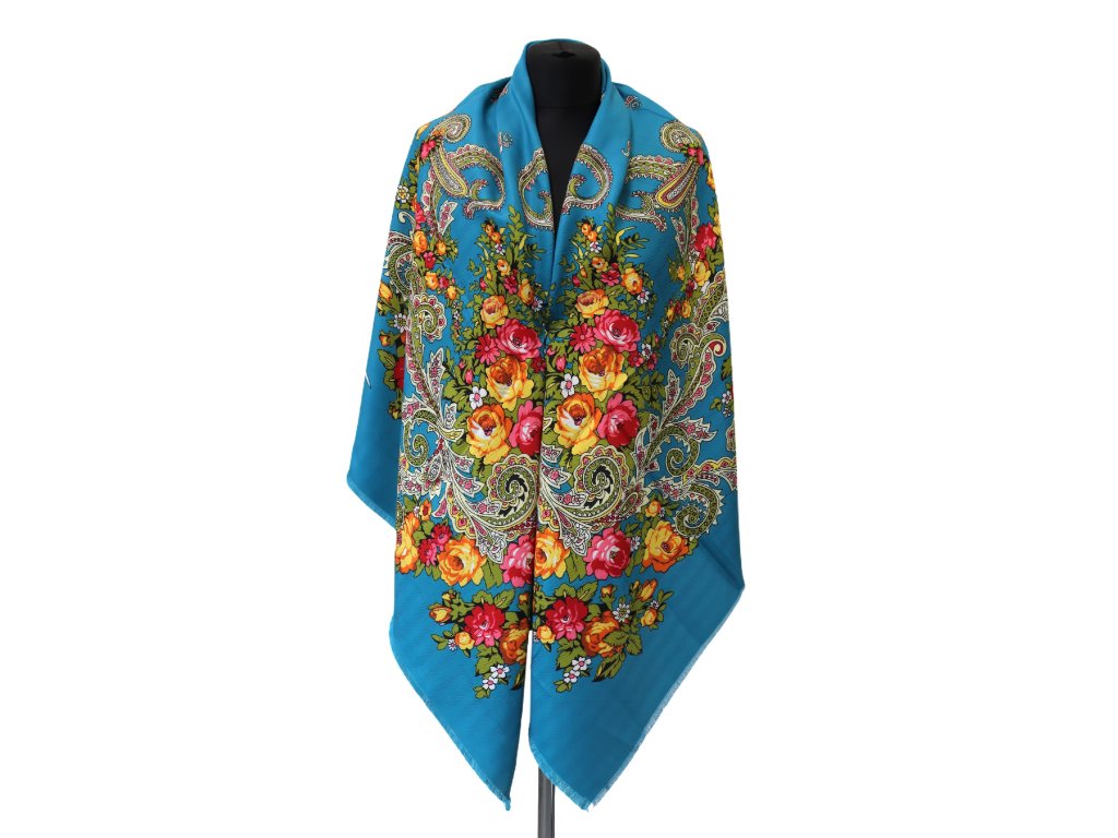 Velký šátek s výraznou tyrkysovou barvou a květinovým vzorem. Rozměr 130 x 130 cm, materiál silk touch polyester