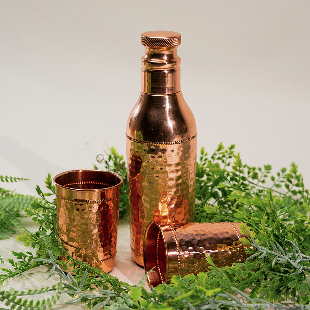 E-shop Sada klasickej fľaše (750 ml) z čistej medi s 2 pohármi 1ks