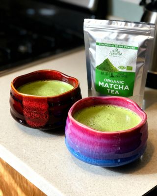 Máme v e-shope mnoho noviniek, medzi nimi aj takéto krásne misky na matchu. 🍵 Sú to ručne vyrábané keramické misky v...