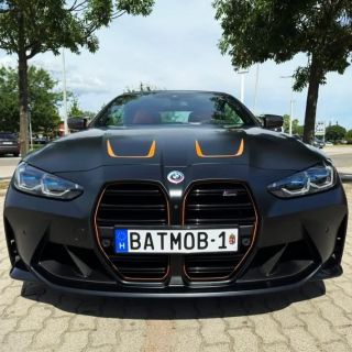 Prémium rendszámtábla tartó ALTIGIRI MONO + BATMOBILE BMW M4 Competition www.AltiGiri.hu Légy más! Tiéd a választás!...