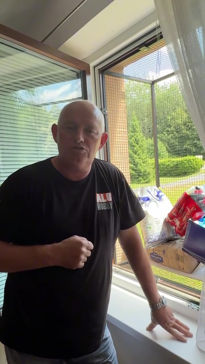 Náhled videa – závěsný koš