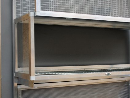 Stěna s krmným boxem (7)