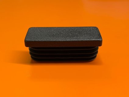 Zátka černá pro profily 50x20 mm