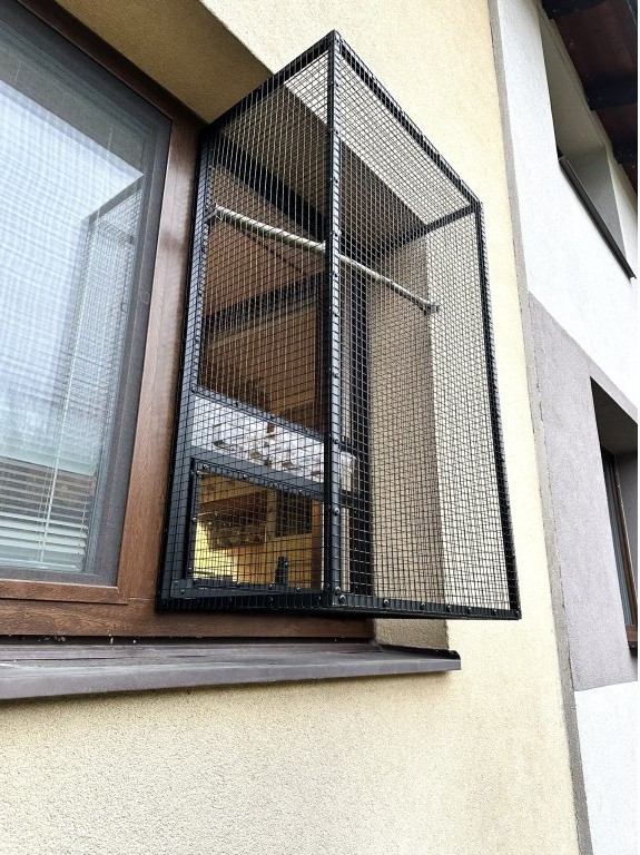 Kosz z zewnętrznej strony