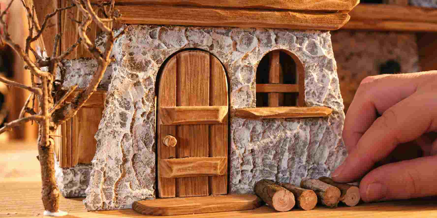 Handverputzte Wand einer Holzkrippe