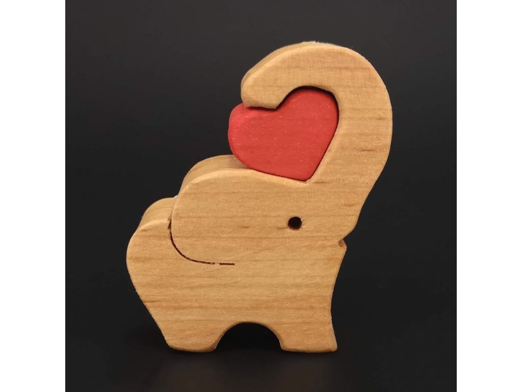 Dřevěný slon se srdcem