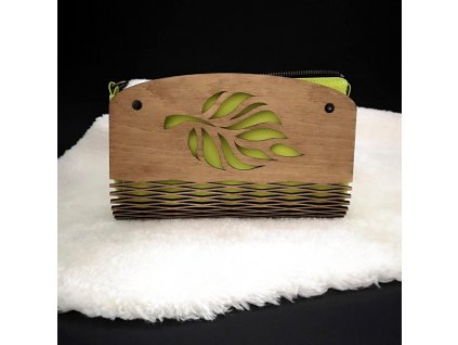 Dřevěná kabelka zelená - list 25 cm