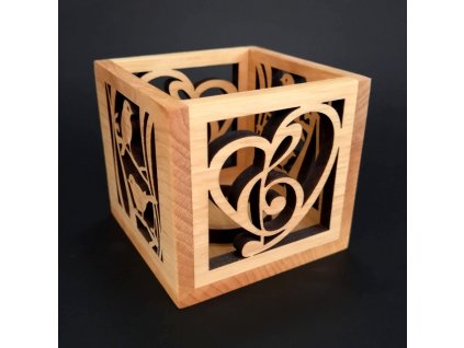 Dřevěný svícen krychle s motivem ptáčků a srdce s houslovým klíčem, masivní dřevo, 10x10x10 cm