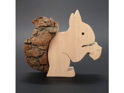 Wooden squirrel with bark 10 cm