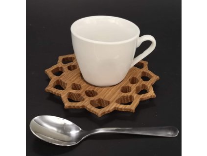 Untertasse aus Holz in Mandala-Form mit weißem Becher und Löffel, Massivholz, Durchmesser 12 cm