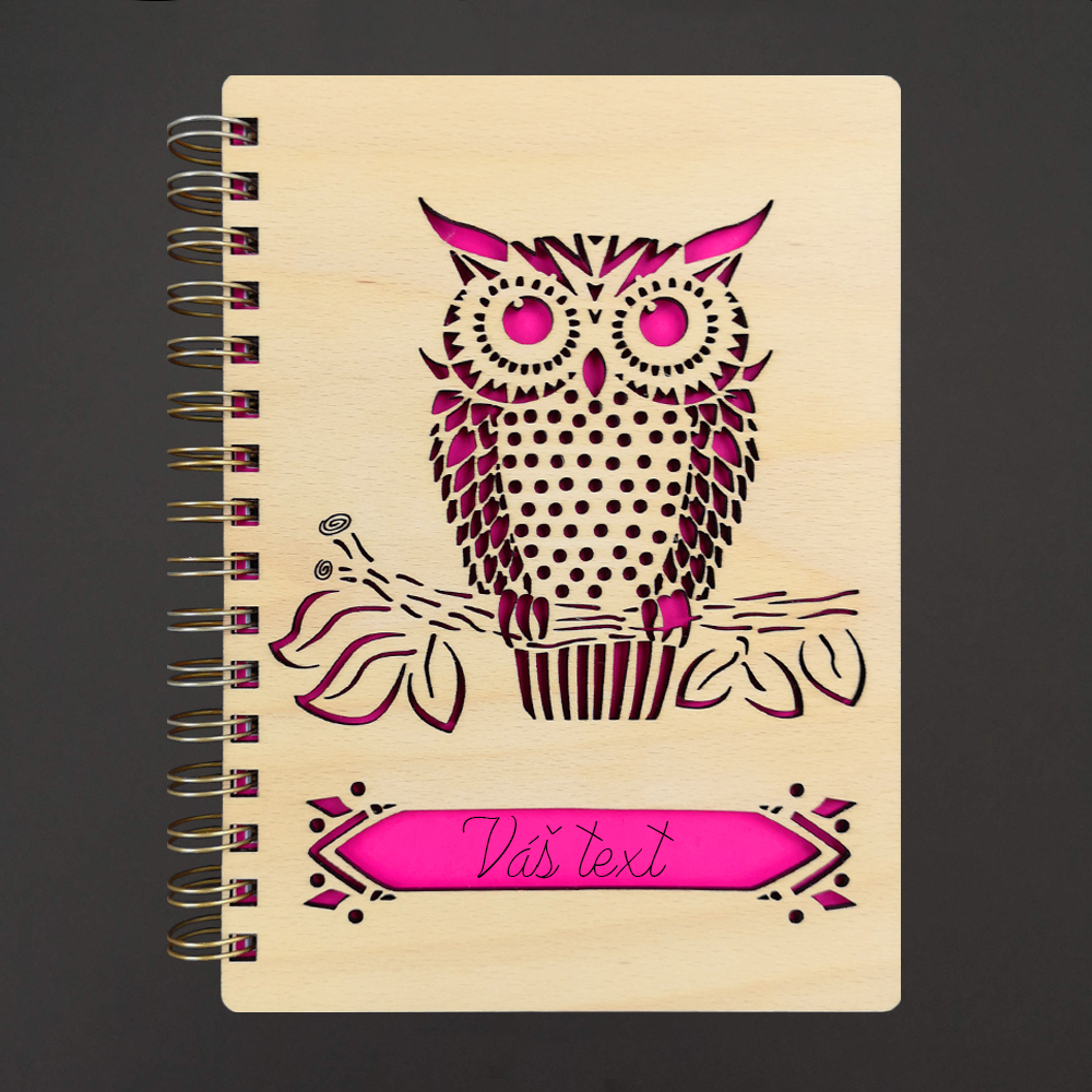 Dřevěný zápisník A5 sova s otvorem na text pro personalizaci