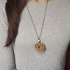 1150 dreveny privesek na krk mandala 4 cm
