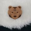 Dřevěná brož medvědí hlava, 4,5 cm