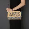 1477 2 drevena kabelka tyrkysova listy 25 cm