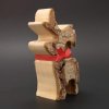 Dřevěný jelen s kůrou, masivní dřevo, výška 11 cm