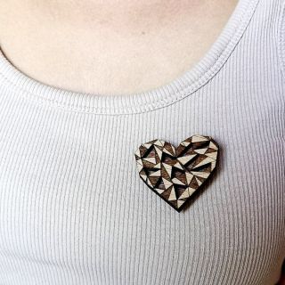 Další ukázka z široké nabídky našich dřevěných šperků #drevenesperky #drevenenausnice #drevennebroze #sperky #broze...