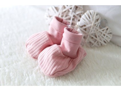 Bavlněné kojenecké capáčky žebro,pudrově růžové v.56-80