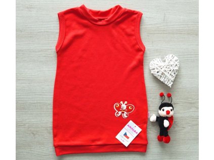 Tričkové červené šaty, motýlek