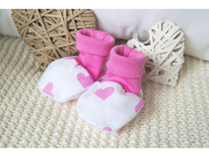 Bavlněné kojenecké capáčky, srdíčka