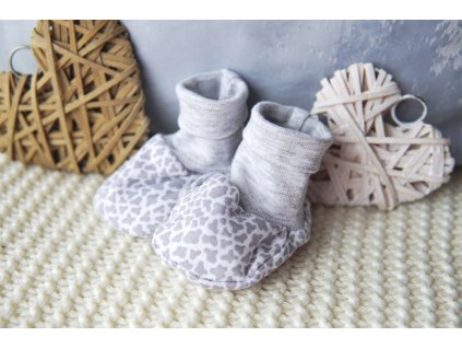 Bavlněné kojenecké capáčky, šedý potisk