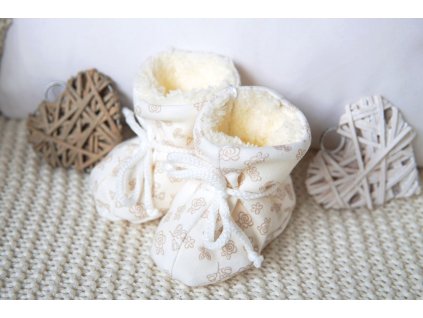 Zateplené bačkůrky pro miminko, oříškové květinky